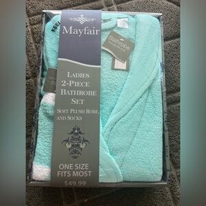 Mayfair 2-Piece Ladies  Bathrobe & Socks Gift Set One Size Fits Most H6 New